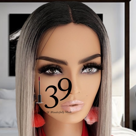 Sexy non lace grey bob with natural middle part - Picture 4 of 4